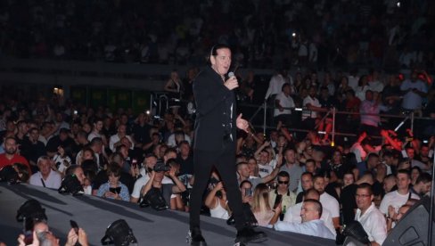 KRUNISAN NOVI KRALJ TAŠA: Jašar Ahmedovski spektaklom oborio rekord posete u srcu Beograda KRUNISAN NOVI KRALJ TAŠA: Jašar Ahmedovski spektaklom oborio rekord posete u srcu Beograda