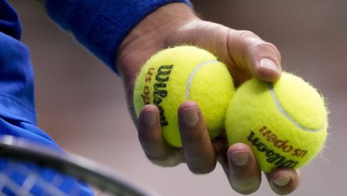 TENIS ZAVIJEN U CRNO! Preminuo čovek koji je promenio istoriju belog sporta