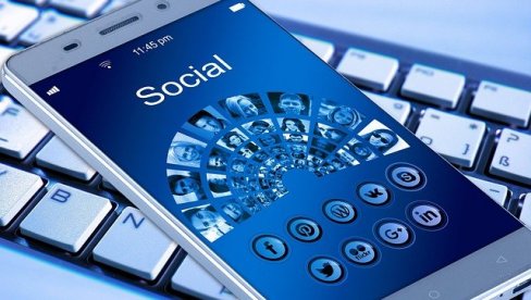 POREMEĆAJ SNA, STRES, GOJAZNOST: Pametni telefon nosi zdravstvene rizike za decu mlađu od 13 godina