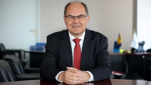 LAŽNI VISOKI PREDSTAVNIK PONOVO BLJUJE VATRU: Šmit hoće da ukine Dan Republike Srpske?! LAŽNI VISOKI PREDSTAVNIK PONOVO BLJUJE VATRU: Šmit hoće da ukine Dan Republike Srpske?!