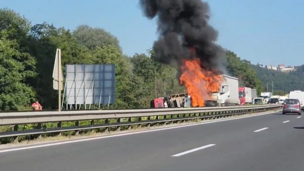 ТРАГЕДИЈА У СЛОВЕНИЈИ: Три особе погинуле у саобраћајној несрећи, има и повређених (ВИДЕО)