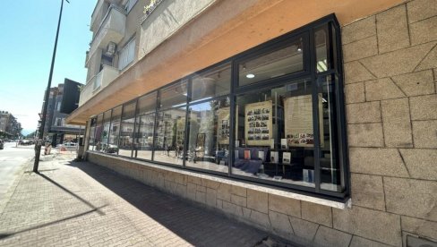 IZLOŽBA U LESKOVAČKOJ BIBLIOTECI: Nastavlja se program „Slike među knjigama“