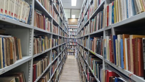 RADULOVIĆEVE SABRANE PESME: Poznati pesnik biće gost leskovačke biblioteke