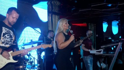 VIŠE PUTA SAM SE NAŠLA NA DNU: Elma Sinanović otvorila dušu, ispričala sve o teškom periodu i kako se izdigla nakon smrti supruga VIŠE PUTA SAM SE NAŠLA NA DNU: Elma Sinanović otvorila dušu, ispričala sve o teškom periodu i kako se izdigla nakon smrti supruga