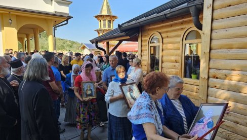 DA POMOGNE IZLEČENJE BOLESNIH: U Ugljevik iz Rusije stigle čestice sveca - moštiju Aleksandra Nevskog (FOTO)