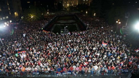 OVO IMA SAMO SRBIJA: Sjajna atmosfera na dočeku košarkaša, basketaša i Novaka Đokovića (FOTO/VIDEO) OVO IMA SAMO SRBIJA: Sjajna atmosfera na dočeku košarkaša, basketaša i Novaka Đokovića (FOTO/VIDEO)