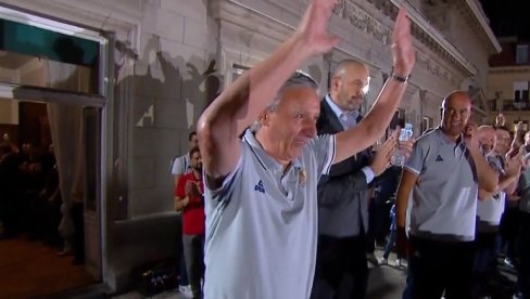 НИСАМ ОВО ОЧЕКИВАО! Светислав Пешић о нестварном дочеку за кошаркаше, баскеташе и Новака Ђоковића НИСАМ ОВО ОЧЕКИВАО! Светислав Пешић о нестварном дочеку за кошаркаше, баскеташе и Новака Ђоковића
