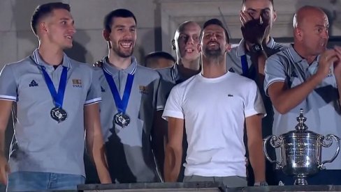 НИКО НЕМА ШТО СРБИЈА ИМАДЕ! Најбољи, најемотивнији, најнестварнији дочек наших спортиста - икада! (ФОТО/ВИДЕО) НИКО НЕМА ШТО СРБИЈА ИМАДЕ! Најбољи, најемотивнији, најнестварнији дочек наших спортиста - икада! (ФОТО/ВИДЕО)
