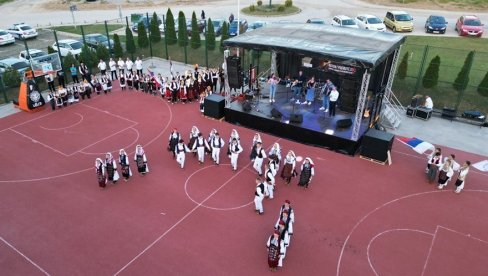 UČESTVOVALO VIŠE OD 120 UČENIKA: Kamp za mlade iz dijaspore održan u Velikom Gradištu UČESTVOVALO VIŠE OD 120 UČENIKA: Kamp za mlade iz dijaspore održan u Velikom Gradištu