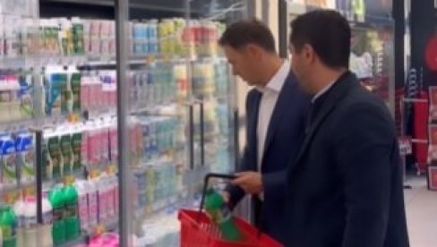 OTIŠLI SMO DA KUPIMO PARIZER - NAJVEĆEG NEPRIJATELJA OPOZICIJE Ministar Mali podelio snimak sa Momirovićem iz prodavnice (VIDEO) OTIŠLI SMO DA KUPIMO PARIZER - NAJVEĆEG NEPRIJATELJA OPOZICIJE Ministar Mali podelio snimak sa Momirovićem iz prodavnice (VIDEO)
