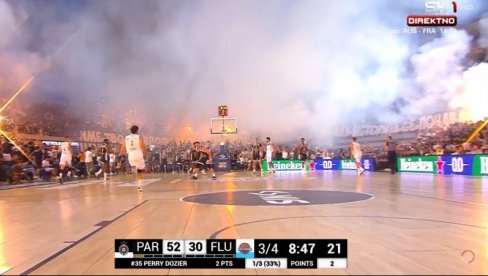 KAKAV SPEKTAKL NA TAŠU: Crno-beli pripremili nestvarnu košarkašku atmosferu (VIDEO) KAKAV SPEKTAKL NA TAŠU: Crno-beli pripremili nestvarnu košarkašku atmosferu (VIDEO)