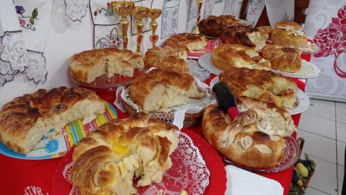 ČUVAJU ORIGINALNE RECEPTE OD ZABORAVA: U Banatskom Karađorđevu, na tradicionalnoj Pogačijadi (FOTO)