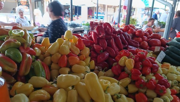 ХИЉАДАРКА ЗА ТЕГЛУ АЈВАРА: Зимница и даље велики удар на кућне буџете Краљевчана