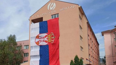 TROBOJKA NA SEVERU MITROVICE: Podrška Srba sa KiM predsedniku Vučiću uoči runde pregovora u Briselu (FOTO) TROBOJKA NA SEVERU MITROVICE: Podrška Srba sa KiM predsedniku Vučiću uoči runde pregovora u Briselu (FOTO)