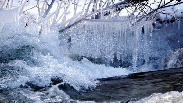 ТРАГЕДИЈА У ЕСТОНИЈИ: Залеђени водопад се обрушио на туристе (ВИДЕО)