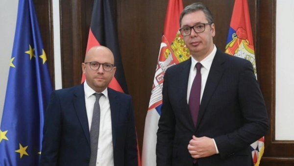 ВУЧИЋ СЕ САСТАО СА САРАЦИНОМ: Разговарали смо о ангажовању релевантних међународних актера на деескалацији ситуације на КиМ (ФОТО) ВУЧИЋ СЕ САСТАО СА САРАЦИНОМ: Разговарали смо о ангажовању релевантних међународних актера на деескалацији ситуације на КиМ (ФОТО)