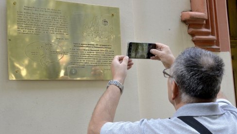 SVEČANOST U KAPETAN MIŠINOM ZDANJU: Otkrivena spomen-ploča Milutinu Milankoviću (FOTO) SVEČANOST U KAPETAN MIŠINOM ZDANJU: Otkrivena spomen-ploča Milutinu Milankoviću (FOTO)