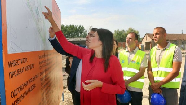 МИНИСТАРКА ВУЈОВИЋ ОБИШЛА РАДОВЕ: У току изградња трансфер станице за управљање комуналним отпадом (ФОТО) МИНИСТАРКА ВУЈОВИЋ ОБИШЛА РАДОВЕ: У току изградња трансфер станице за управљање комуналним отпадом (ФОТО)