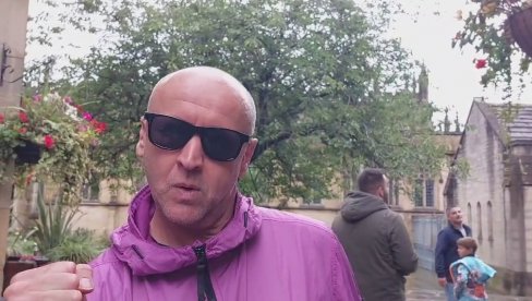 LEGENDA PARTIZANA BODRILA ZVEZDU: Saša Đani Ćurčić klicao Putinu usred Engleske, a ovako je hrabrio crveno-bele (VIDEO) LEGENDA PARTIZANA BODRILA ZVEZDU: Saša Đani Ćurčić klicao Putinu usred Engleske, a ovako je hrabrio crveno-bele (VIDEO)