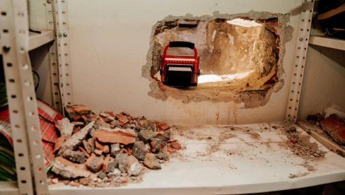 UHAPŠENA TROJICA RUDARA: Novi detalji u slučaju tunela Višeg suda u Podgorici UHAPŠENA TROJICA RUDARA: Novi detalji u slučaju tunela Višeg suda u Podgorici