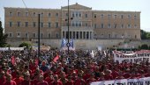 ШТРАЈК ШИРОМ ГРЧКЕ: Бродови у лукама, возови стоје - обустављен рад јавних служби