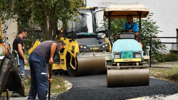 ВАЖАН РАЗВОЈ ИНФРАСТРУКТУРЕ: Краљевчани реконструишу локалне путеве и улице