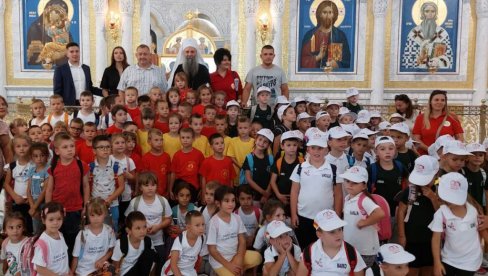 POSETA MALIŠANA IZ VUKOVARA: Porfirije u Hramu Svetog Save dočekao predškolce iz Vukovara POSETA MALIŠANA IZ VUKOVARA: Porfirije u Hramu Svetog Save dočekao predškolce iz Vukovara