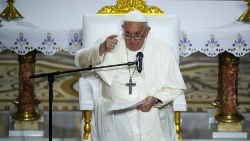 PAPA PORUČUJE: Nijedan rat nije vredan dečijih suza