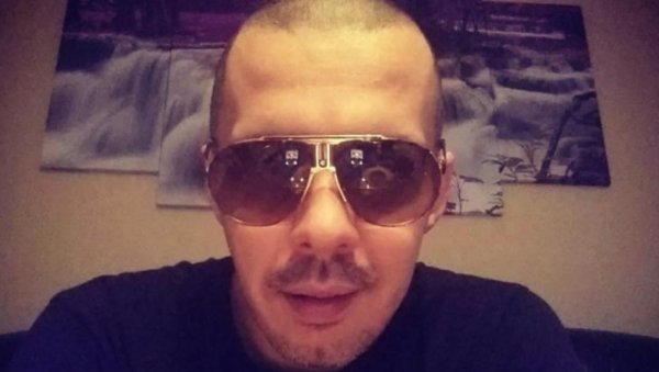 ПОЗНАТИ ПЕВАЧ У БОЛНИЦИ: Бојан Томовић прикључен на кисеоник ПОЗНАТИ ПЕВАЧ У БОЛНИЦИ: Бојан Томовић прикључен на кисеоник
