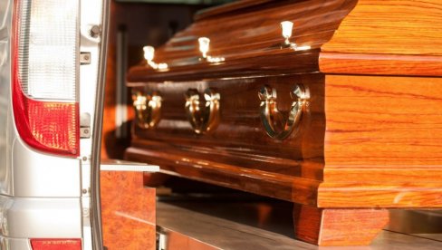 ПРЕД САХРАНУ ПРИМЕТИЛИ ДА ПОКОЈНИЦА (90) ДИШЕ: Полиција истражује бизаран случај у Сарагоси
