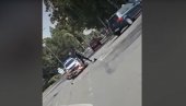ДЕЛОВИ РАСУТИ ПО ПУТУ: Судар мотоцикла и аутомобила у Смедереву (ВИДЕО) ДЕЛОВИ РАСУТИ ПО ПУТУ: Судар мотоцикла и аутомобила у Смедереву (ВИДЕО)
