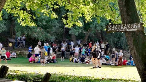 DO PALIĆA ZA 6.500 DINARA: Roditeljima osnovaca iznenadile ponude za izlete po paprenim cenama DO PALIĆA ZA 6.500 DINARA: Roditeljima osnovaca iznenadile ponude za izlete po paprenim cenama
