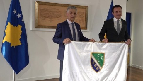 PORUKA PETKOVIĆA KURTIJU: Ne podgrevaj želje propalim političarima iz Novog Pazara, igraš se vatrom PORUKA PETKOVIĆA KURTIJU: Ne podgrevaj želje propalim političarima iz Novog Pazara, igraš se vatrom