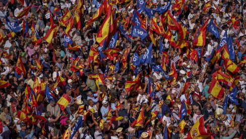 ПРОТЕСТИ У ШПАНИЈИ: Траже оставку премијера ПРОТЕСТИ У ШПАНИЈИ: Траже оставку премијера