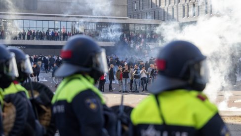 POZNAT TERMIN PREKINUTOG DERBIJA: Ajaks pomilovan pa sada preti tužbom POZNAT TERMIN PREKINUTOG DERBIJA: Ajaks pomilovan pa sada preti tužbom
