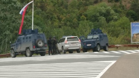 БАЊСКА И ДАЉЕ ПОД БЛОКАДОМ: Јариње и Брњак затворени већ трећи дан БАЊСКА И ДАЉЕ ПОД БЛОКАДОМ: Јариње и Брњак затворени већ трећи дан
