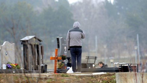 ZAŠTO DONOSIMO HRANU NA GROB POKOJNIKA? Nije u duhu pravoslavlja, ali je i dalje srpski običaj ZAŠTO DONOSIMO HRANU NA GROB POKOJNIKA? Nije u duhu pravoslavlja, ali je i dalje srpski običaj