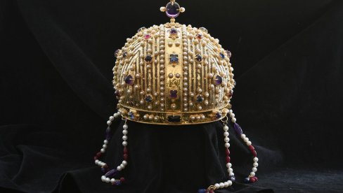 КРУНЕ КРАЉА МИЛУТИНА И ДЕСПОТА СТЕФАНА У СЕЧУАНУ: Реконструисане инсигније на фестивалу нематеријалне културне баштине у Кини (ФОТО) КРУНЕ КРАЉА МИЛУТИНА И ДЕСПОТА СТЕФАНА У СЕЧУАНУ: Реконструисане инсигније на фестивалу нематеријалне културне баштине у Кини (ФОТО)