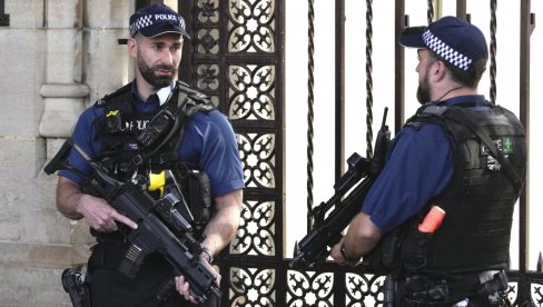 ДЕЧАК И ДВОЈИЦА МУШКАРАЦА ЗАПАЛИЛИ КОМБИЈЕ ХИТНЕ ПОМОЋИ: Хорор у главном граду - изгорела возила јеврејске добротворне организације