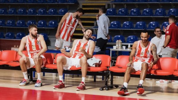 А КАД СЕ ЗАВИРИ У МОБИЛНИ ИГРАЧА ЗВЕЗДЕ... Ко то има Нејмаров број телефона, а ко Новака Ђоковића? (ВИДЕО) А КАД СЕ ЗАВИРИ У МОБИЛНИ ИГРАЧА ЗВЕЗДЕ... Ко то има Нејмаров број телефона, а ко Новака Ђоковића? (ВИДЕО)