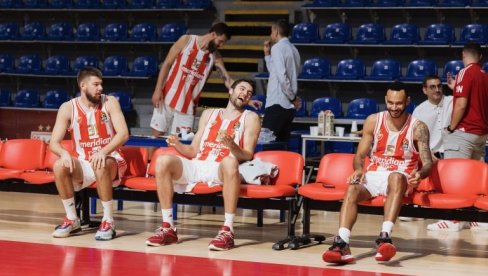 A KAD SE ZAVIRI U MOBILNI IGRAČA ZVEZDE... Ko to ima Nejmarov broj telefona, a ko Novaka Đokovića? (VIDEO) A KAD SE ZAVIRI U MOBILNI IGRAČA ZVEZDE... Ko to ima Nejmarov broj telefona, a ko Novaka Đokovića? (VIDEO)