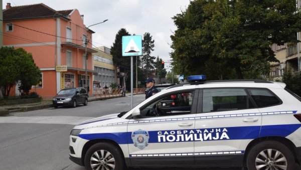 ВОЗИО СА БЛИНКЕРИМА: Полиција возачу одузела уређај