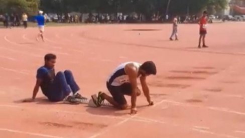 NAJSRAMNIJA TRKA U ISTORIJI ATLETIKE: Sam do titule prvaka države na 100m - ostali odustali iz BEDNOG razloga (VIDEO)