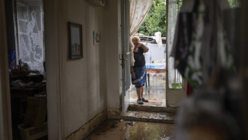 ЗА МАЊЕ ОД МЕСЕЦ ДАНА, ДВА ПУТА ОСТАЛИ БЕЗ СВЕГА: Тужне слике из Грчке, људи очајни, вода им све уништила (ФОТО) ЗА МАЊЕ ОД МЕСЕЦ ДАНА, ДВА ПУТА ОСТАЛИ БЕЗ СВЕГА: Тужне слике из Грчке, људи очајни, вода им све уништила (ФОТО)