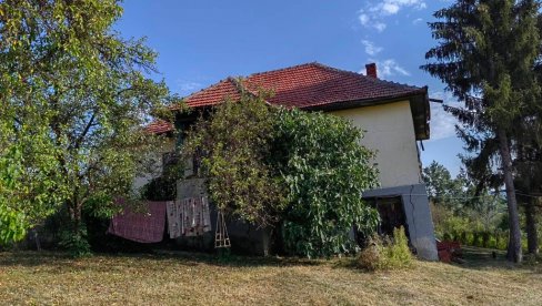 PIJANI MUŠKARAC IZBO SUPRUGU KOD HANA: Ćerka slučaj prijavila policiji - Žena zatečena u lokvi krvi PIJANI MUŠKARAC IZBO SUPRUGU KOD HANA: Ćerka slučaj prijavila policiji - Žena zatečena u lokvi krvi