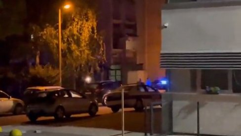 MUŠKARAC UBIJEN U STANU, OSUMNJIČENI UHAPŠEN TOKOM BEGA PREKO TERASE: Filmska pucnjava u Tuzli (VIDEO) MUŠKARAC UBIJEN U STANU, OSUMNJIČENI UHAPŠEN TOKOM BEGA PREKO TERASE: Filmska pucnjava u Tuzli (VIDEO)