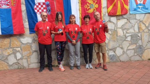 VELIKI USPEH TAKMIČARA JAVORKA: Sa reprezentacijom Srbije osvojili prvo mesto na Balkanijadi (FOTO) VELIKI USPEH TAKMIČARA JAVORKA: Sa reprezentacijom Srbije osvojili prvo mesto na Balkanijadi (FOTO)