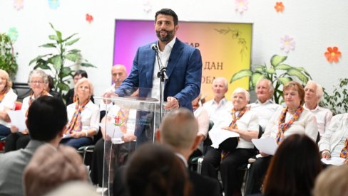 ФЕСТИВАЛ СТВАРАЛАШТВА СТАРИЈИХ ЗЛАТНО ДОБА: Спој традиције, дружења и показивање креативности најстаријих грађана