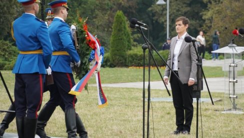 BRNABIĆ U SPOMEN-KOMPLEKSU JAJINCI: Srbija ne zaboravlja svoje žrtve, trajno opredeljena za mir (VIDEO) BRNABIĆ U SPOMEN-KOMPLEKSU JAJINCI: Srbija ne zaboravlja svoje žrtve, trajno opredeljena za mir (VIDEO)