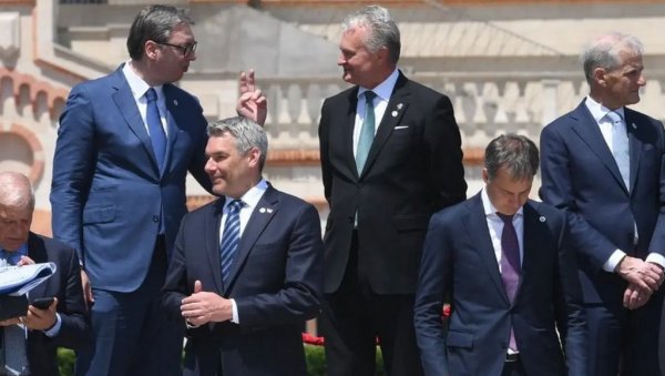 ТОПЛИ ЗЕЦ ЗА ВУЧИЋА У ШПАНИЈИ: У Гранади се 5. октобра одржава нови самит Европске политичке заједнице ТОПЛИ ЗЕЦ ЗА ВУЧИЋА У ШПАНИЈИ: У Гранади се 5. октобра одржава нови самит Европске политичке заједнице